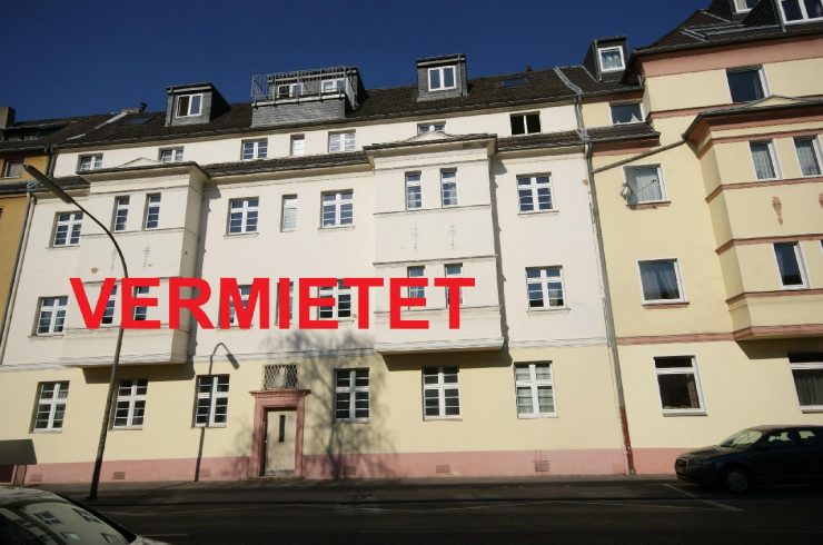 Gemütliche Wohnung mit Balkon im Altbaustil. Einzug 1.2.2023