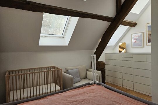 Schafzimmer mit alten Dachstuhl