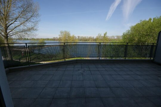 Balkon mit Rheinblick
