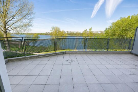 Balkon mit Rheinblick